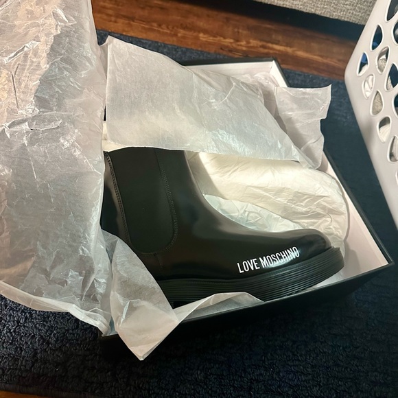 Moschino | LOVE Patent Leather Chelsea Boots w/ Printed Logo, 39EU - Picture 2 of 7